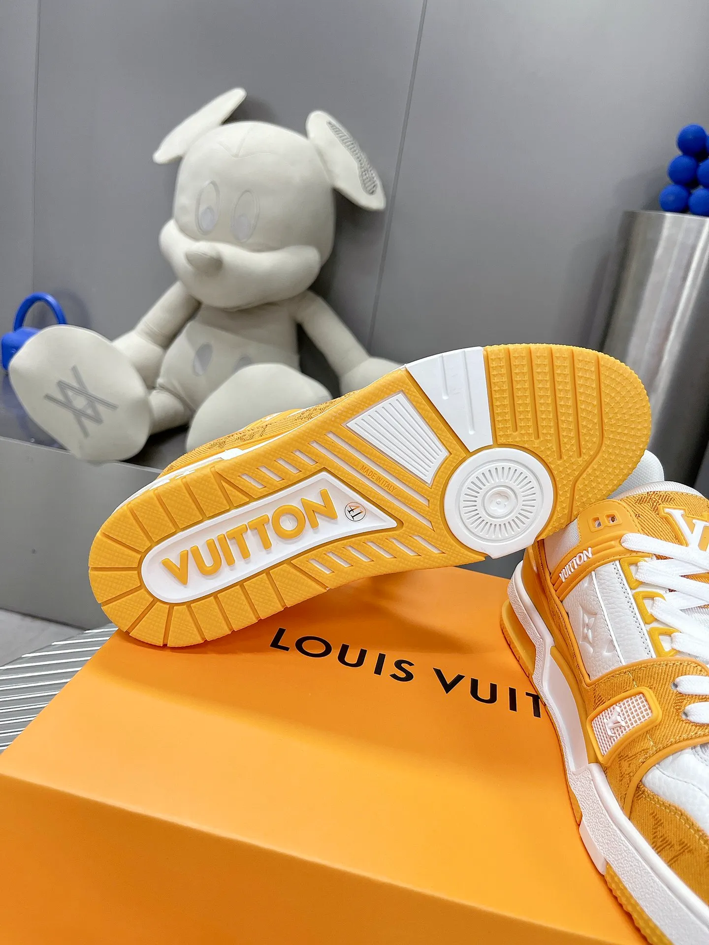 👟👟Ex-factory price 840👟👟The highest version on the Internet⚠️Feel free to compare! 2021🔥New model, purchase quality LV~Louis Vuitton by Virgin Abloh’s best-looking sneakers, Donkey Brand strongly recommends new products, official website limited edition retro basketball sneakers! Both high and low tops cost money to purchase 1:1 accurate replicas of the originals. The details are invincible, full of sincerity, imported custom-made original cowhide, the original package method is the same, the details are 100% restored, and the private model customized the original one-piece T👟👟factory price U outsole, which is different from other brands. Without the original version, this effect cannot be achieved! 35-45 (46 is custom-made and non-refundable) Some colors are available in women’s styles